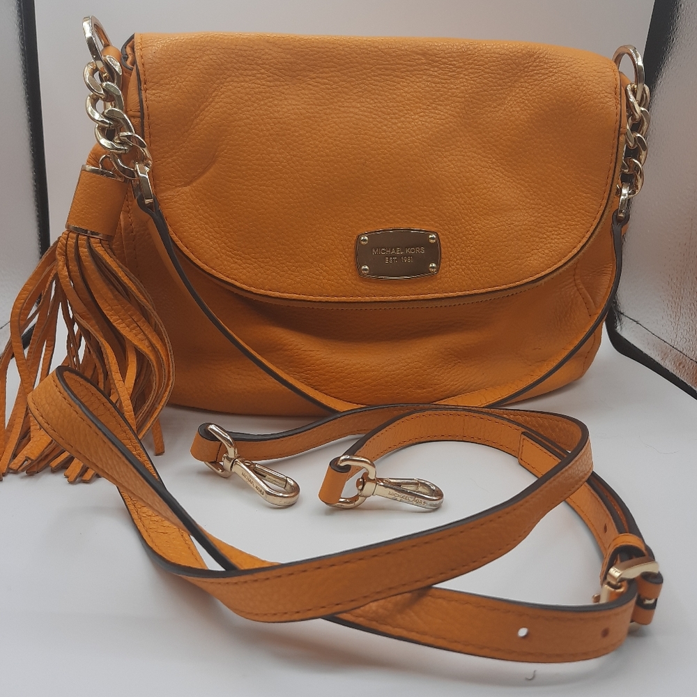 Michael Kors Shoulder Bag with gold chain details